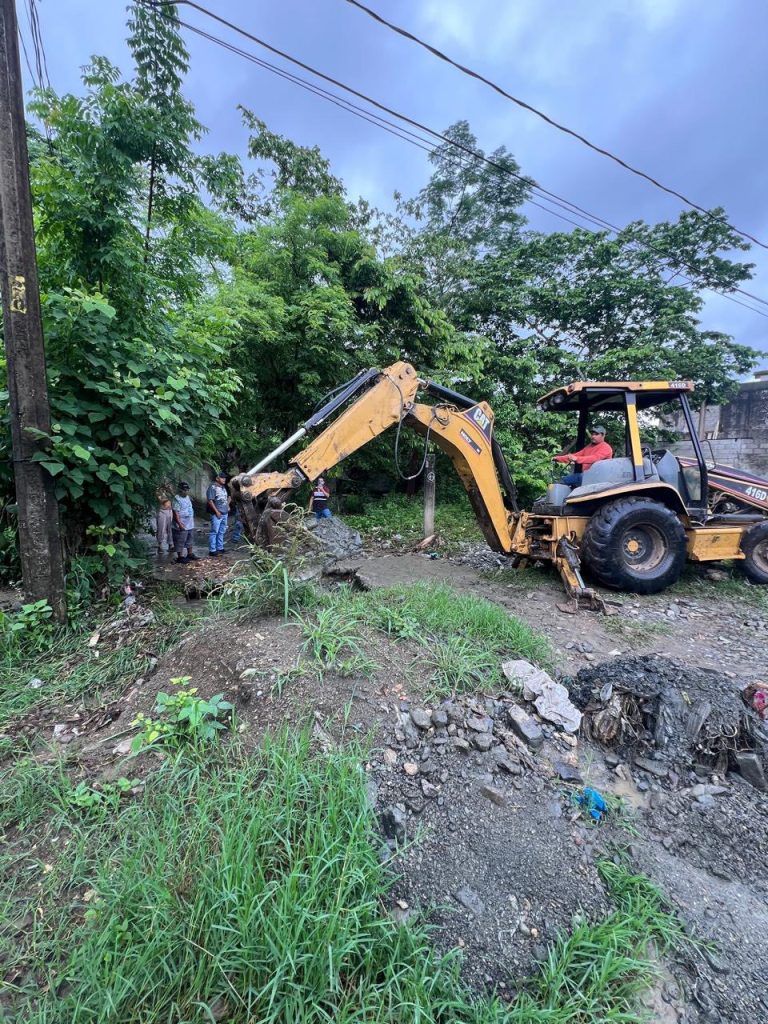 REALIZAN DESAZOLVE DE CANALES EN LA JUNTA AUXILIAR DE LA CEIBA