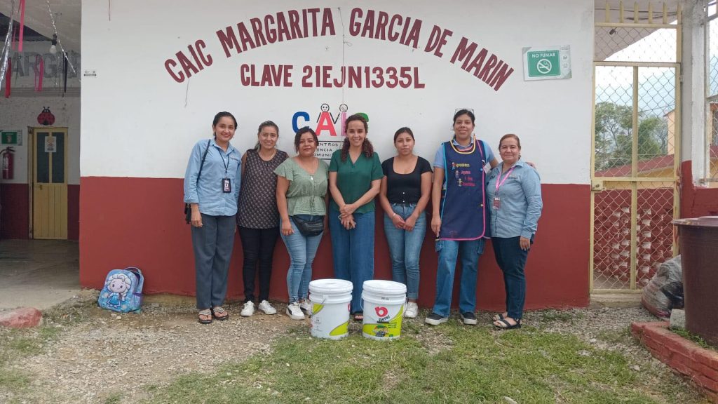 ENTREGA DIF XICOTEPEC PINTURA PARA MANTENIMIENTO DE CAICS