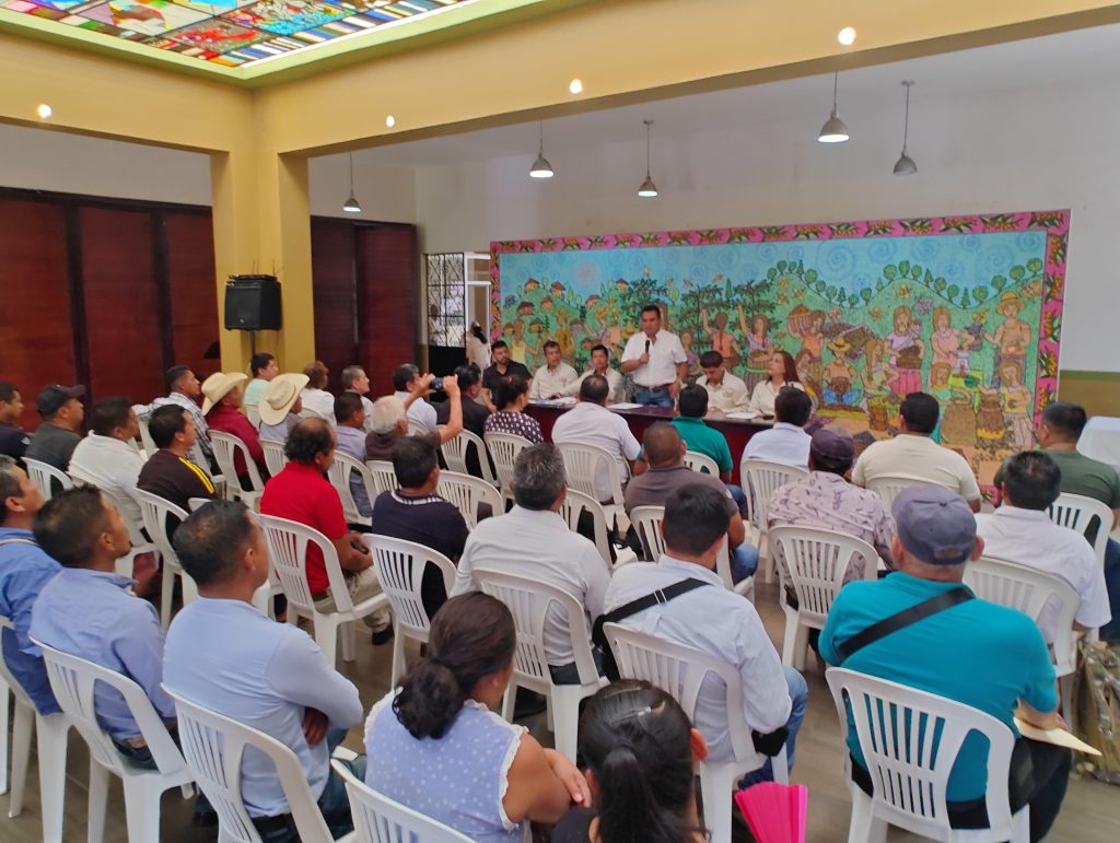 PRESIDENTES Y AGENTES AUXILIARES DE XICOTEPEC RECIBEN RECURSOS