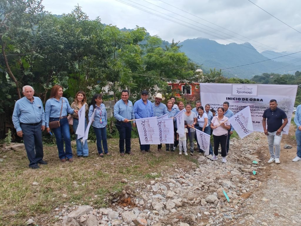 EMPIEZA PAVIMENTACIÓN DE LA CALLE LAS ROSAS EN LA COLONIA OJO DE AGUA SEGUNDA SECCIÓN