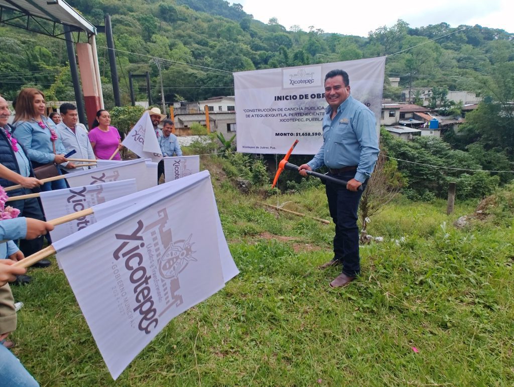 INICIA CONSTRUCCIÓN DE CANCHA DE FUTBOL 7 EN TELESECUNDARIA DE ATEQUEXQUITLA