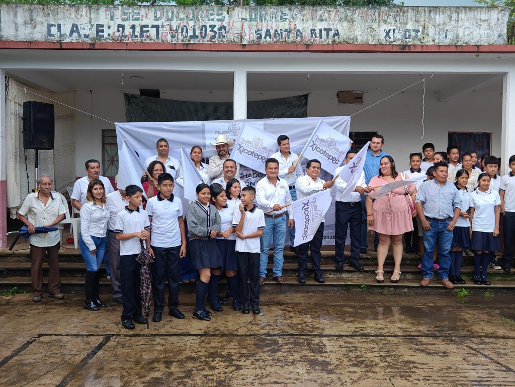 LUEGO DE MUCHOS AÑOS, LA TELESECUNDARIA DE SANTA RITA TENDRÁ TECHADO DE CANCHA