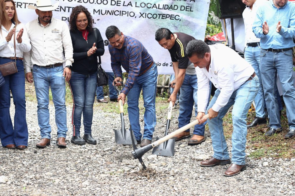 EN LA COMUNIDAD DE EL CAJÓN EMPIEZA PRIMERA ETAPA DE PAVIMENTACIÓN DE LA CALLE CUAUHTÉMOC