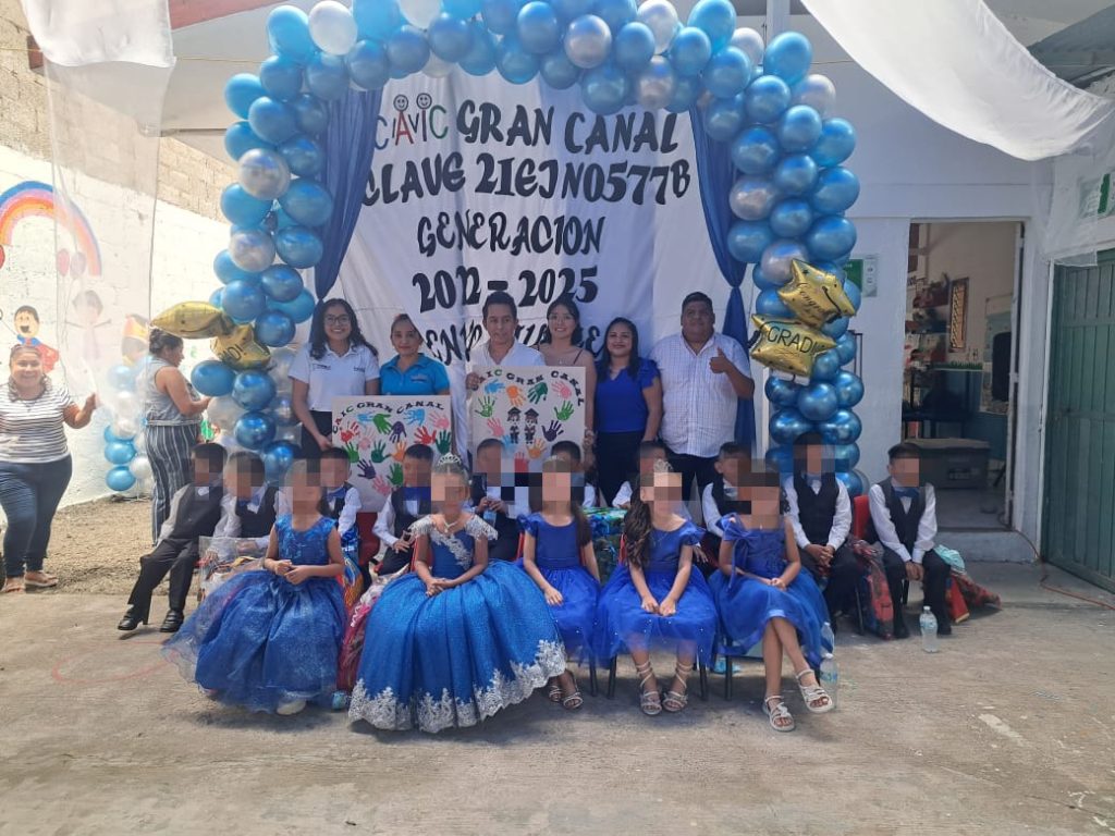 SE GRADÚAN NIÑAS Y NIÑOS DEL CAIC “GRAN CANAL” EN LA CEIBA CON EL RESPALDO DEL DIF MUNICIPAL