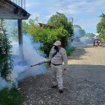 APLICAN FUMIGACIÓN CONTRA EL DENGUE EN SANTA RITA GRACIAS A TRABAJO COORDINADO