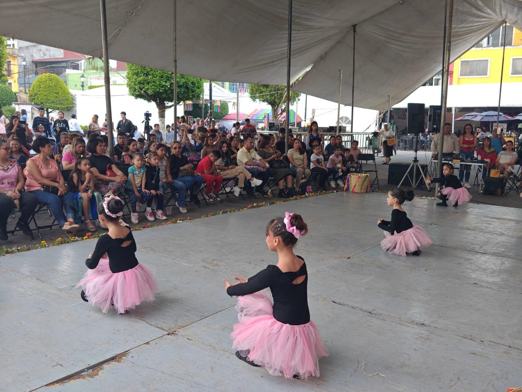 CASA DE CULTURA XIKOTEPEKALI PARTICIPA EN LA PRIMERA FERIA DE LA FLORICULTURA