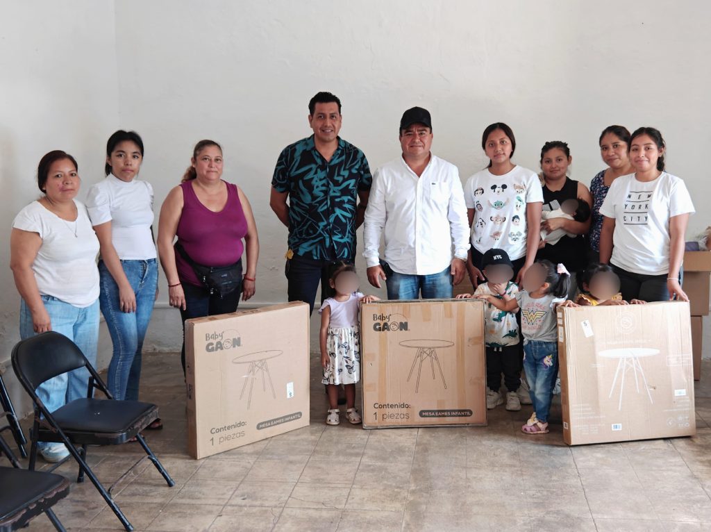 ENTREGAN MOBILIARIO A BENEFICIO DE EDUCACIÓN INICIAL DE GILBERTO CAMACHO