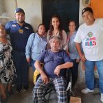 PERSONAS CON DISCAPACIDAD RECIBEN SILLA DE RUEDAS