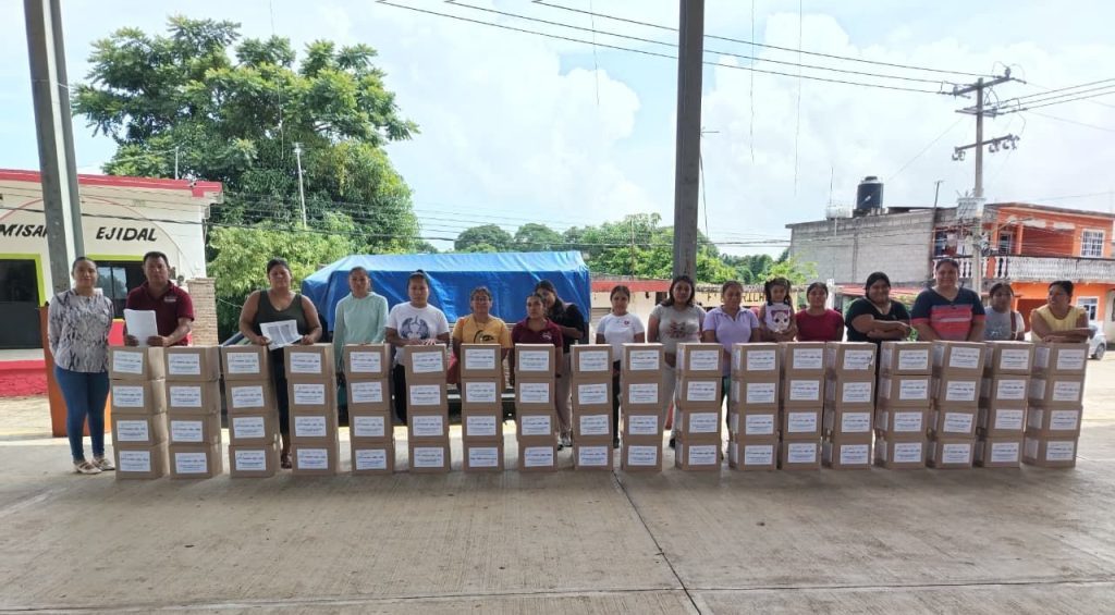 ENTREGAN DESPENSAS DEL SEDIF EN COMUNIDADES Y JUNTAS AUXILIARES
