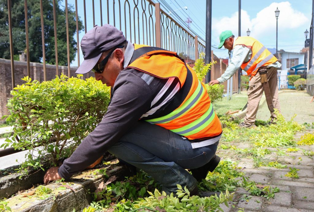 CUIDAR Y MANTENER LIMPIOS LOS ESPACIOS PÚBLICOS, TAREA COMPARTIDA