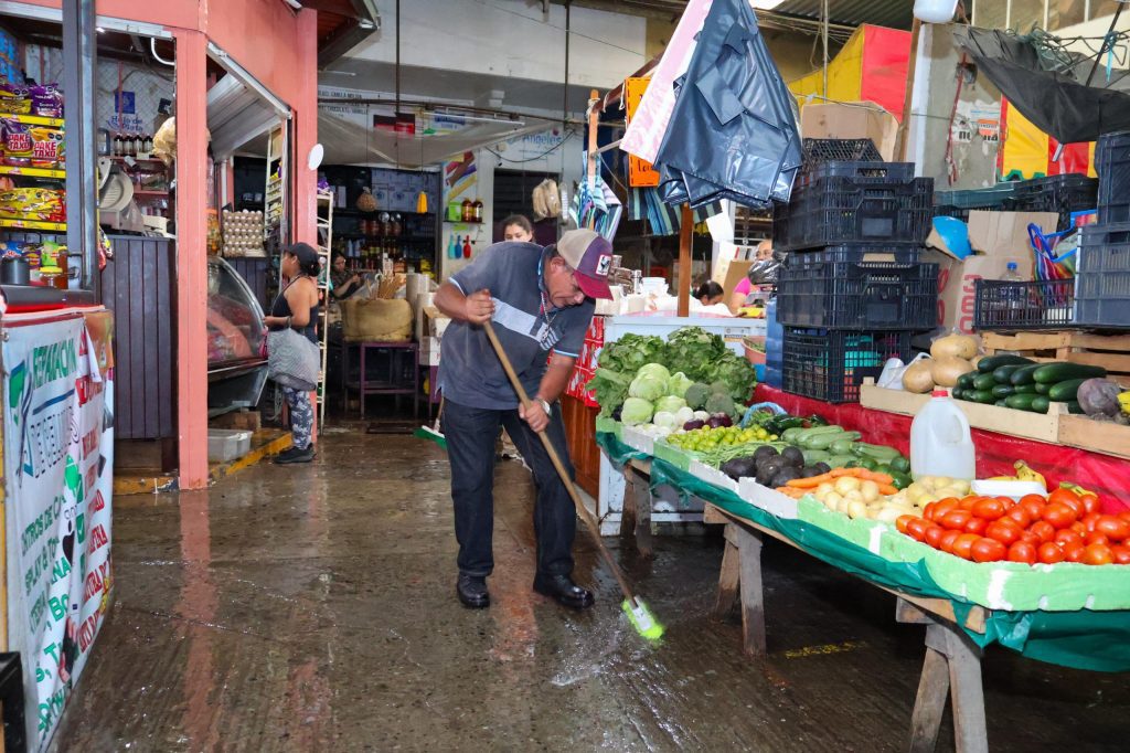 ASEO DEL MERCADO MUNICIPAL, UN EJEMPLO DEL TRABAJO CONJUNTO