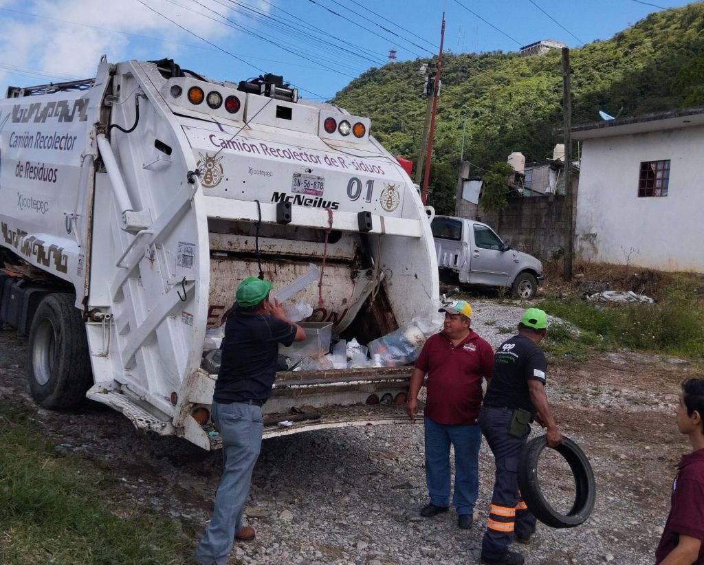 RECOLECTAN UNA TONELADA DE CACHARROS EN ACCIONES CONTRA EL DENGUE