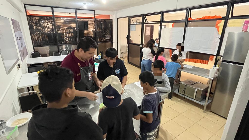 EN VERANO, NIÑAS Y NIÑOS DE XICOTEPEC APRENDEN A SER CHEFS