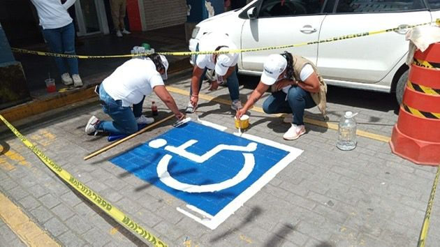 DAN MANTENIMIENTO A CAJONES PARA PERSONAS CON DISCAPACIDAD