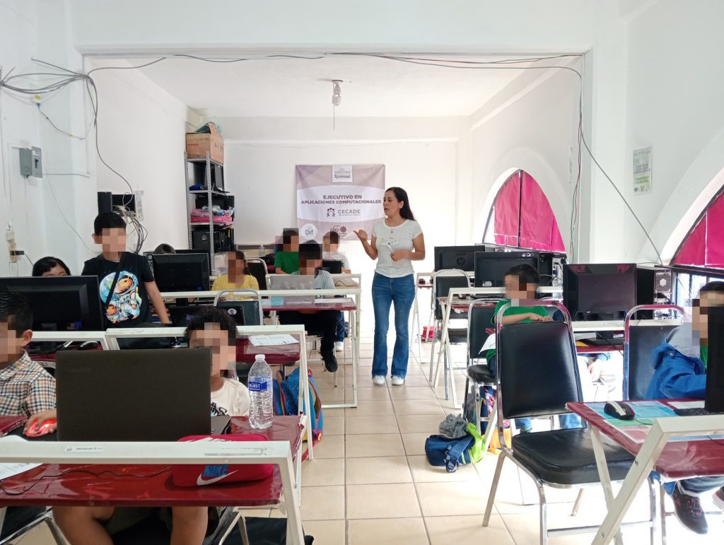 NIÑAS Y NIÑOS APRENDEN COMPUTACIÓN GRACIAS A CURSO DEL DIF