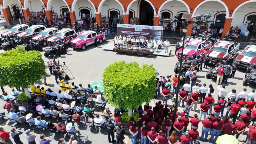 ENTREGA DE PATRULLAS FORTALECE LA SEGURIDAD Y ATENCIÓN A LAS MUJERES DE XICOTEPEC