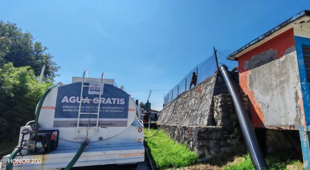 COMIENZA ABASTO DE AGUA EN EL TABACAL TRAS ACUERDOS EN REUNIÓN