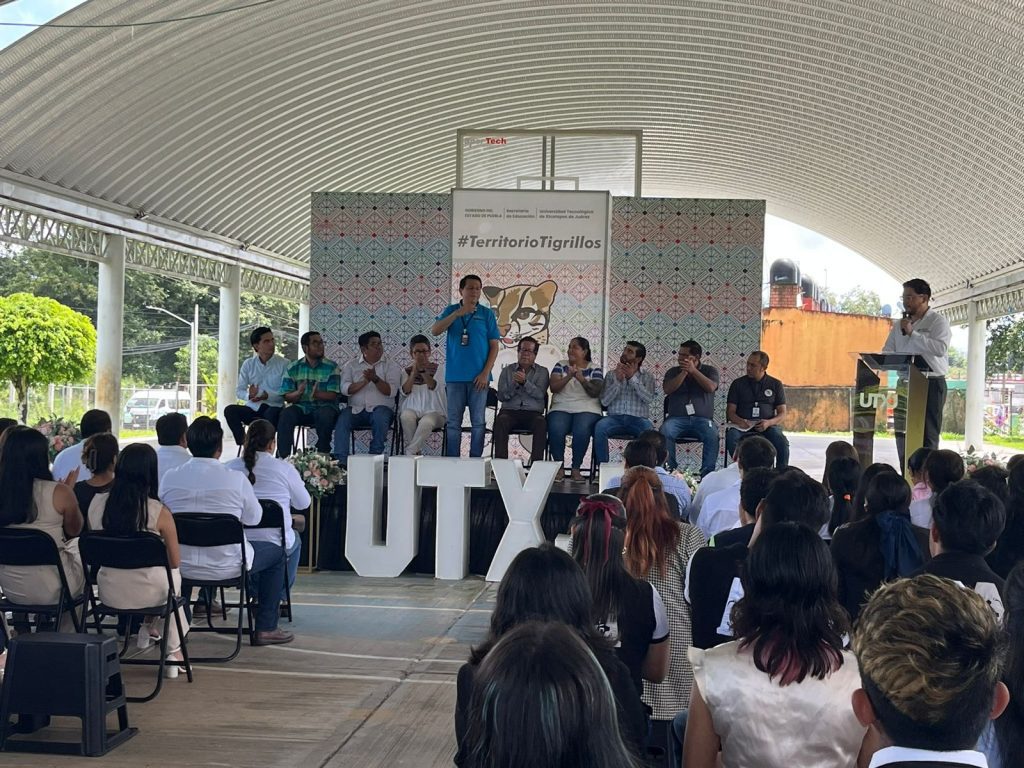 PARTICIPA DIRECCIÓN DE DEPORTES Y JUVENTUD EN FERIA DE IDEAS DE UTXJ