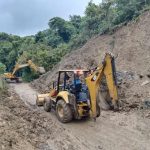 AVANZA REAPERTURA DEL CAMINO LA CEIBA-TLAXCALANTONGO TRAS DERRUMBE