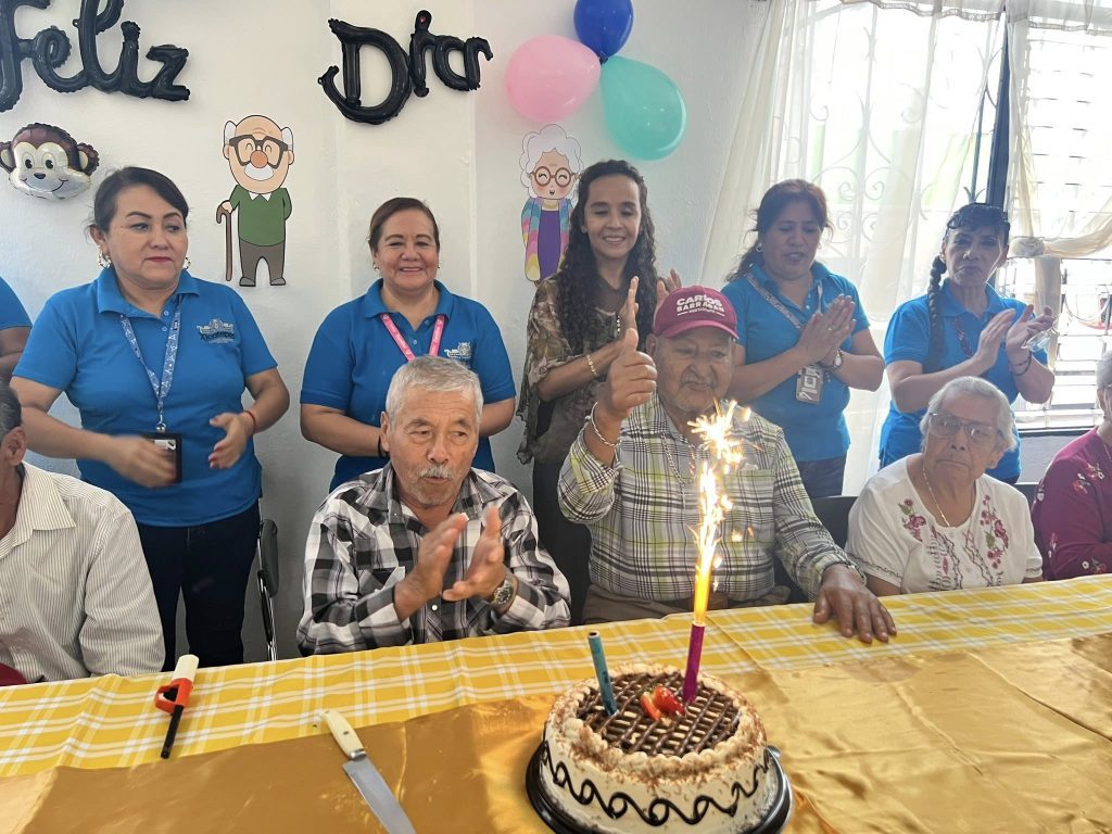 CELEBRAN A ADULTOS MAYORES DE XICOTEPEC Y SAN ANTONIO EN SU DÍA
