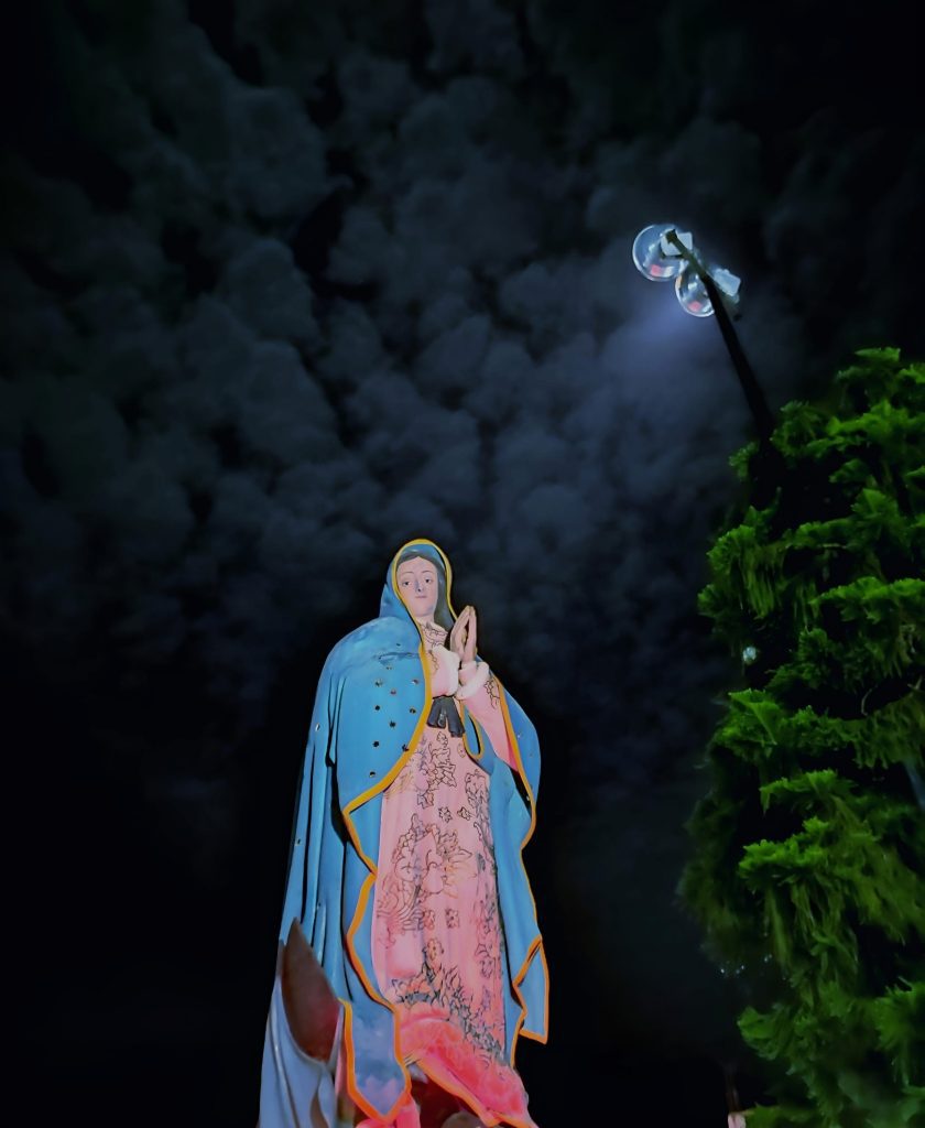MONUMENTAL ESCULTURA DE LA VIRGEN DE GUADALUPE