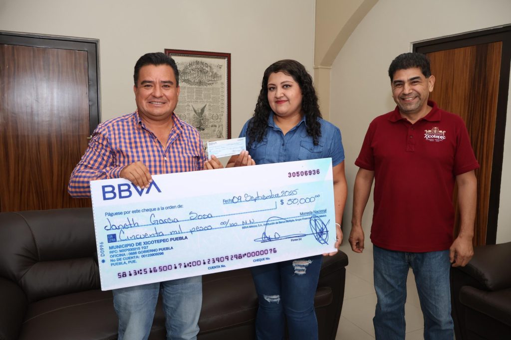 ENTREGAN PREMIO A GANADORA DE RIFA POR PAGO PUNTUAL DEL PREDIAL