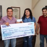 ENTREGAN PREMIO A GANADORA DE RIFA POR PAGO PUNTUAL DEL PREDIAL