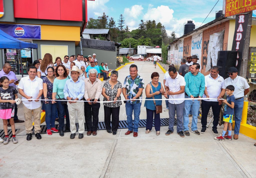 INAUGURAN PAVIMENTO DE CALLE CERRADA DE MINA EN BOULEVARD BENITO JUÁREZ