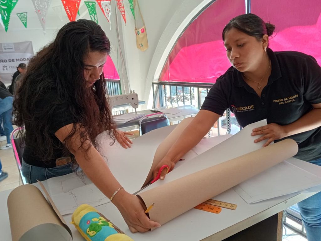 IMPULSAN CONOCIMIENTOS Y HABILIDADES EN CARRERA DE DISEÑO DE MODAS