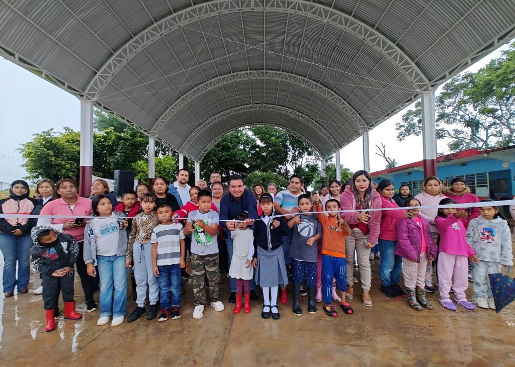 INAUGURAN TECHADO DE CANCHA EN PRIMARIA DE EL PORVENIR