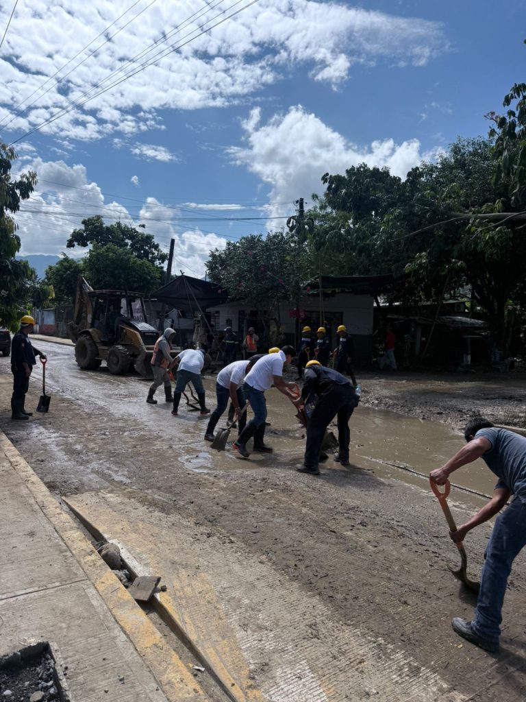 ABASTO DE AGUA Y LIMPIEZA DE CALLES EN LA CEIBA, RESULTADO DE COORDINACIÓN