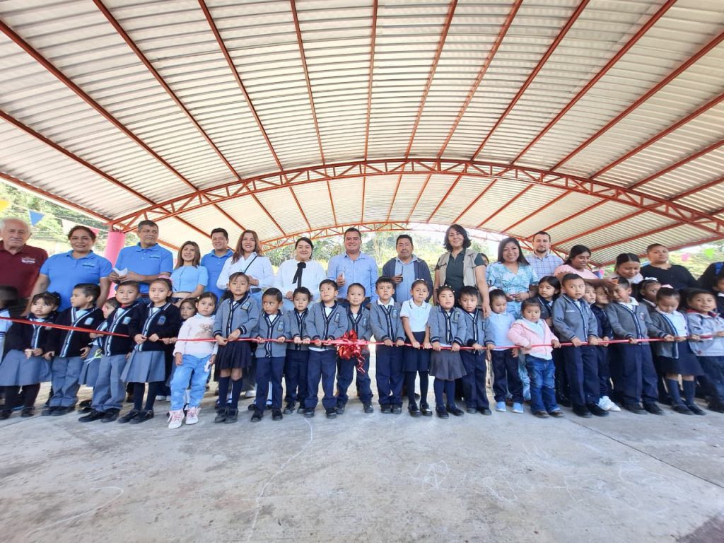 INAUGURAN TECHADO DE CANCHA EN PREESCOLAR DE SAN PEDRO ITZTLA