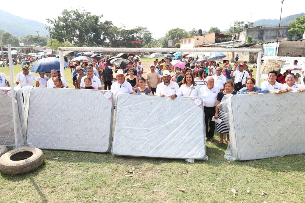 SIGUE LA ENTREGA DE COLCHONES A FAMILIAS DAMNIFICADAS DE LA CEIBA