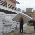DONAN 222 COLCHONES A DAMNIFICADOS EN TERCERA ENTREGA