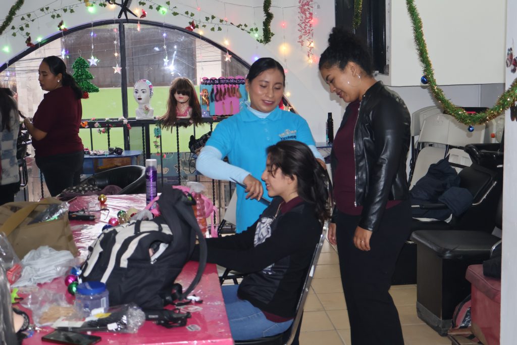 CECADE FORMA A ESTILISTAS PREPARADOS Y CON COMPETENCIAS LABORALES