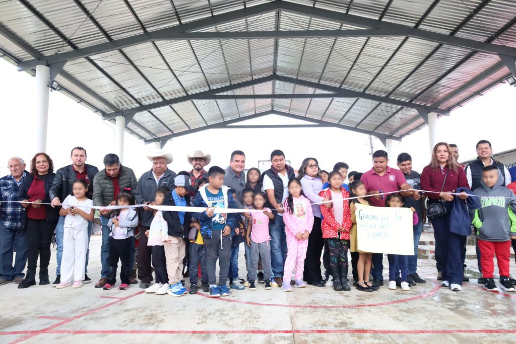 ENTREGAN TECHADO DE CANCHA DE PRIMARIA “MELCHOR OCAMPO” EN LOS LIMONES